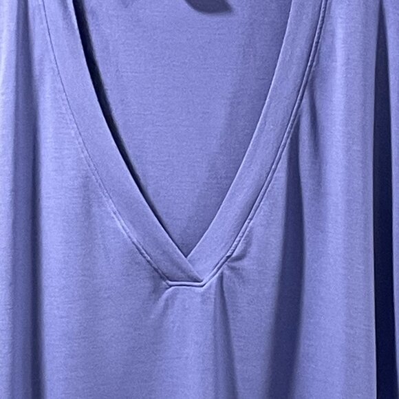 ATHLETA "Essence Away From Body" Short Sleeve V-Neck Split Back Tee, Blue - 3X - Picture 4 of 10